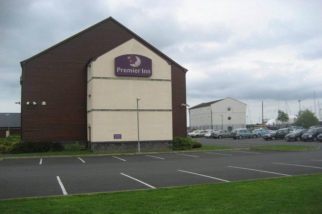 Premier Inn キャリクファーガス エクステリア 写真