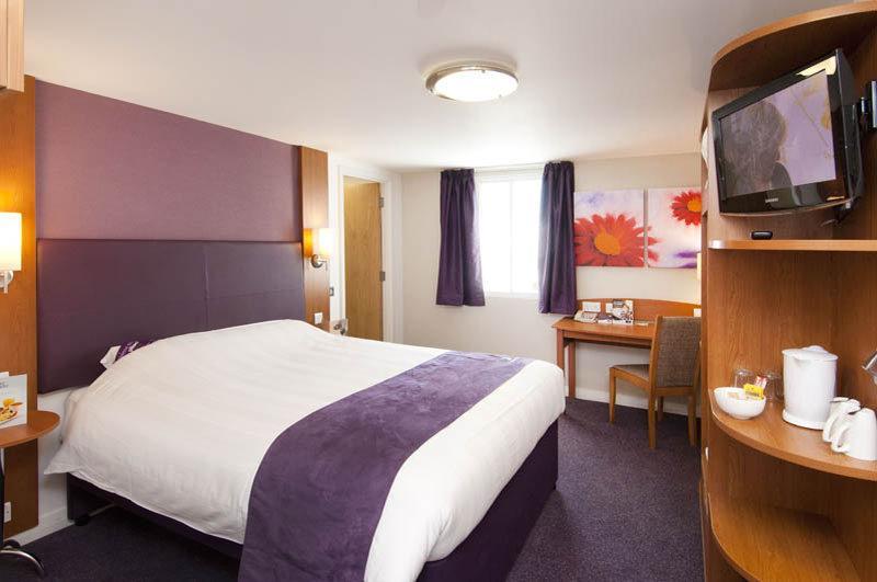 Premier Inn キャリクファーガス エクステリア 写真