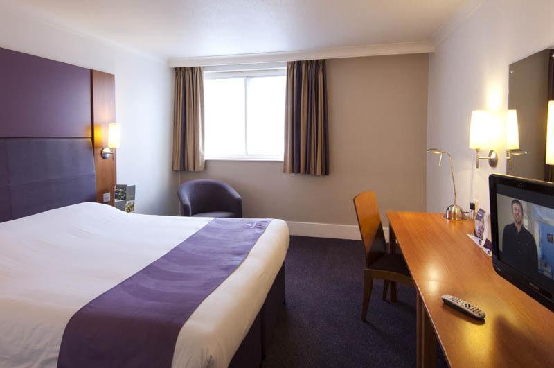 Premier Inn キャリクファーガス エクステリア 写真