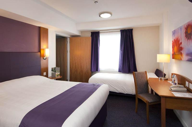 Premier Inn キャリクファーガス エクステリア 写真